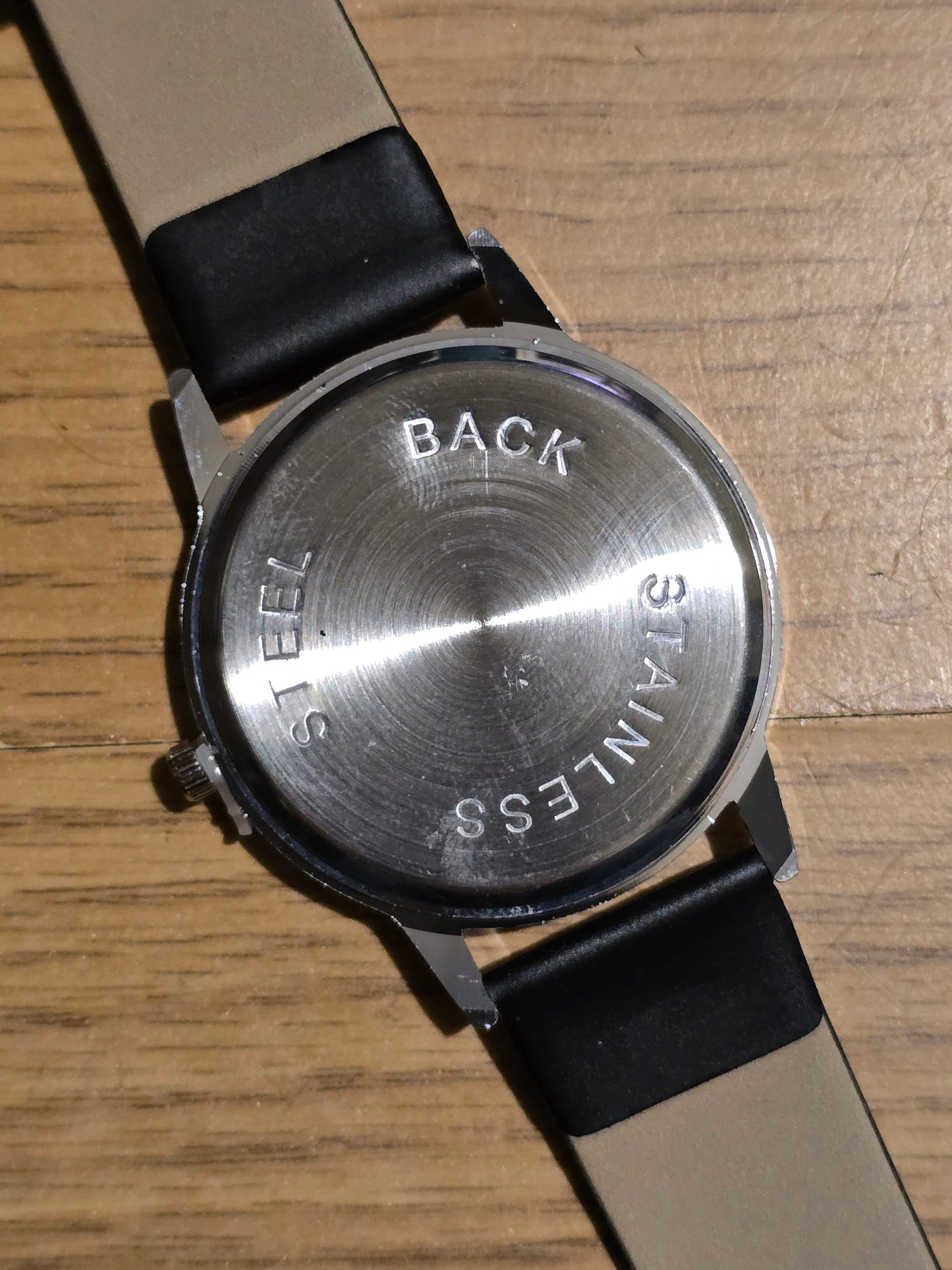 Mens Classic Style Quartz Watch - New - 2