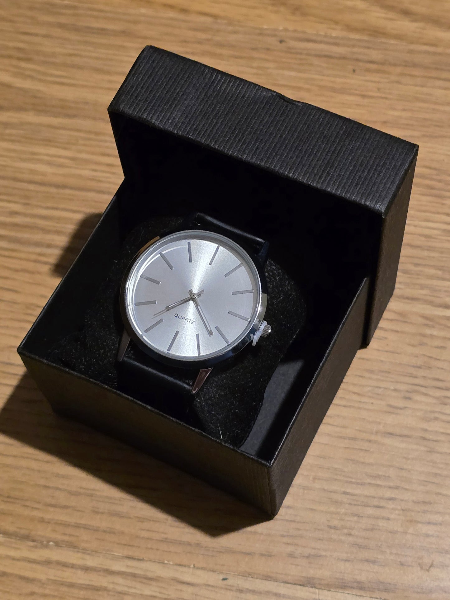 Mens Classic Style Quartz Watch - New - 2