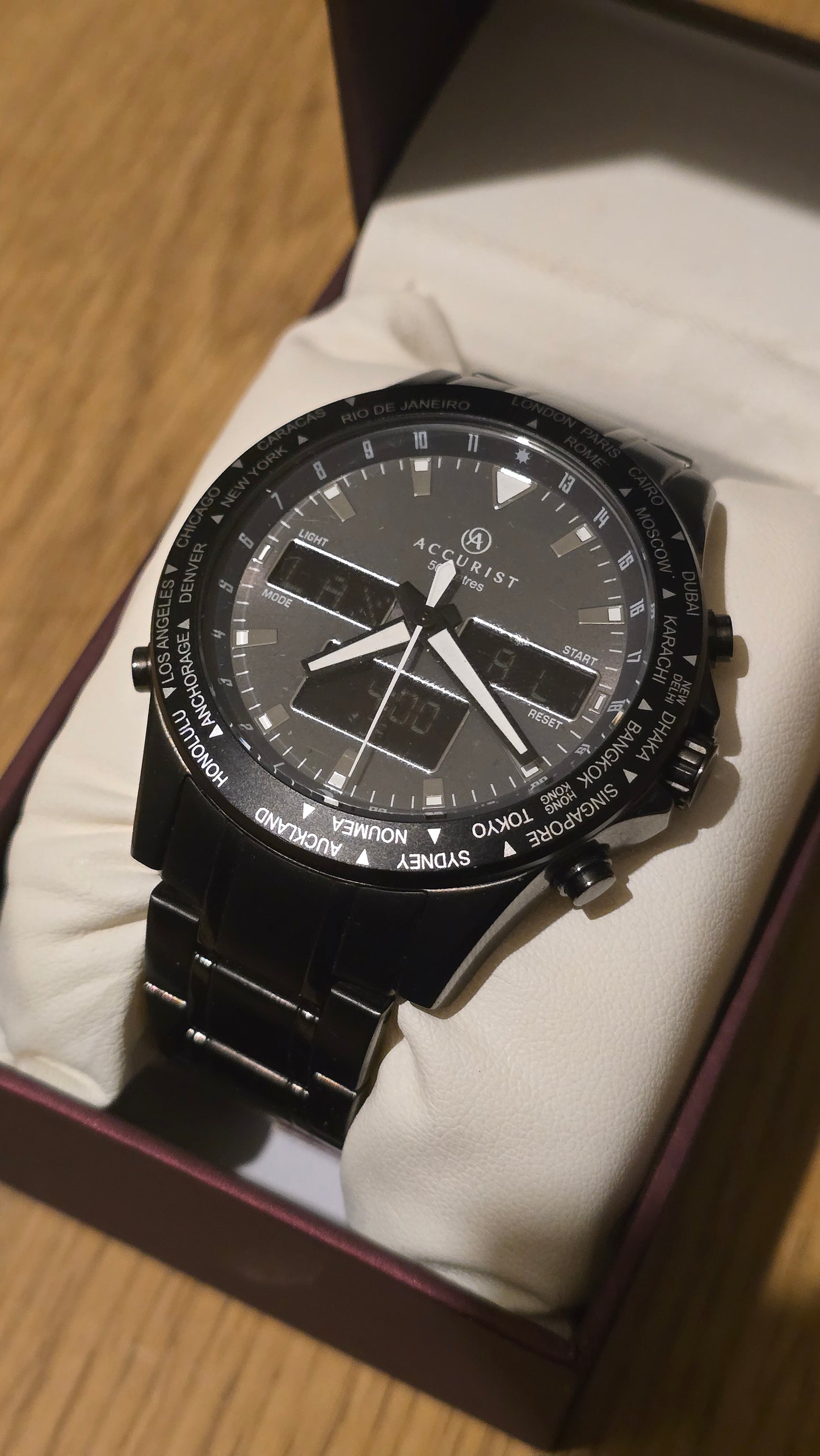 Accurist 7102 World Chronograph Quartz Watch - New - 1