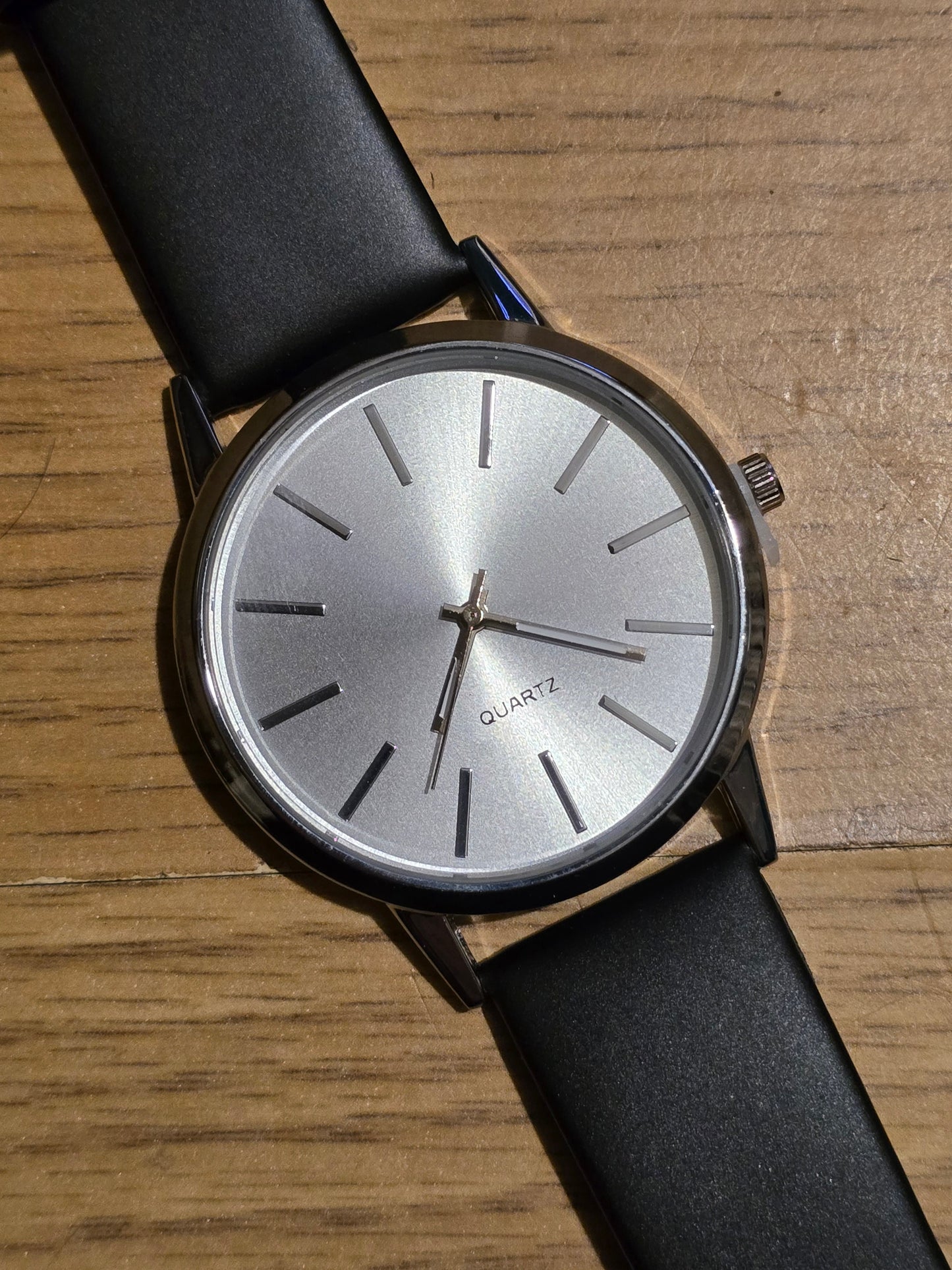 Mens Classic Style Quartz Watch - New - 2