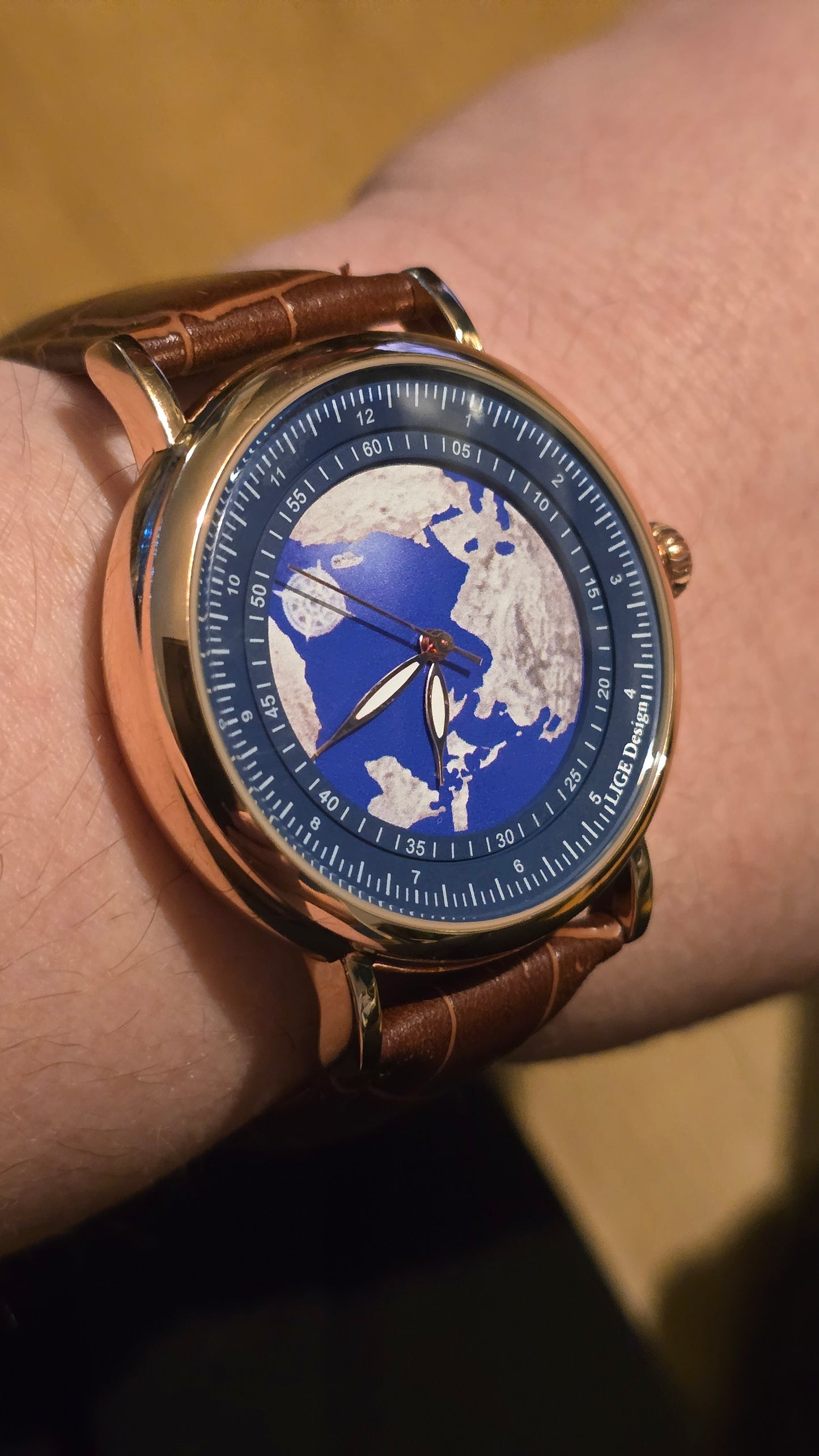 Lige Mens Earth Quartz Watch - New