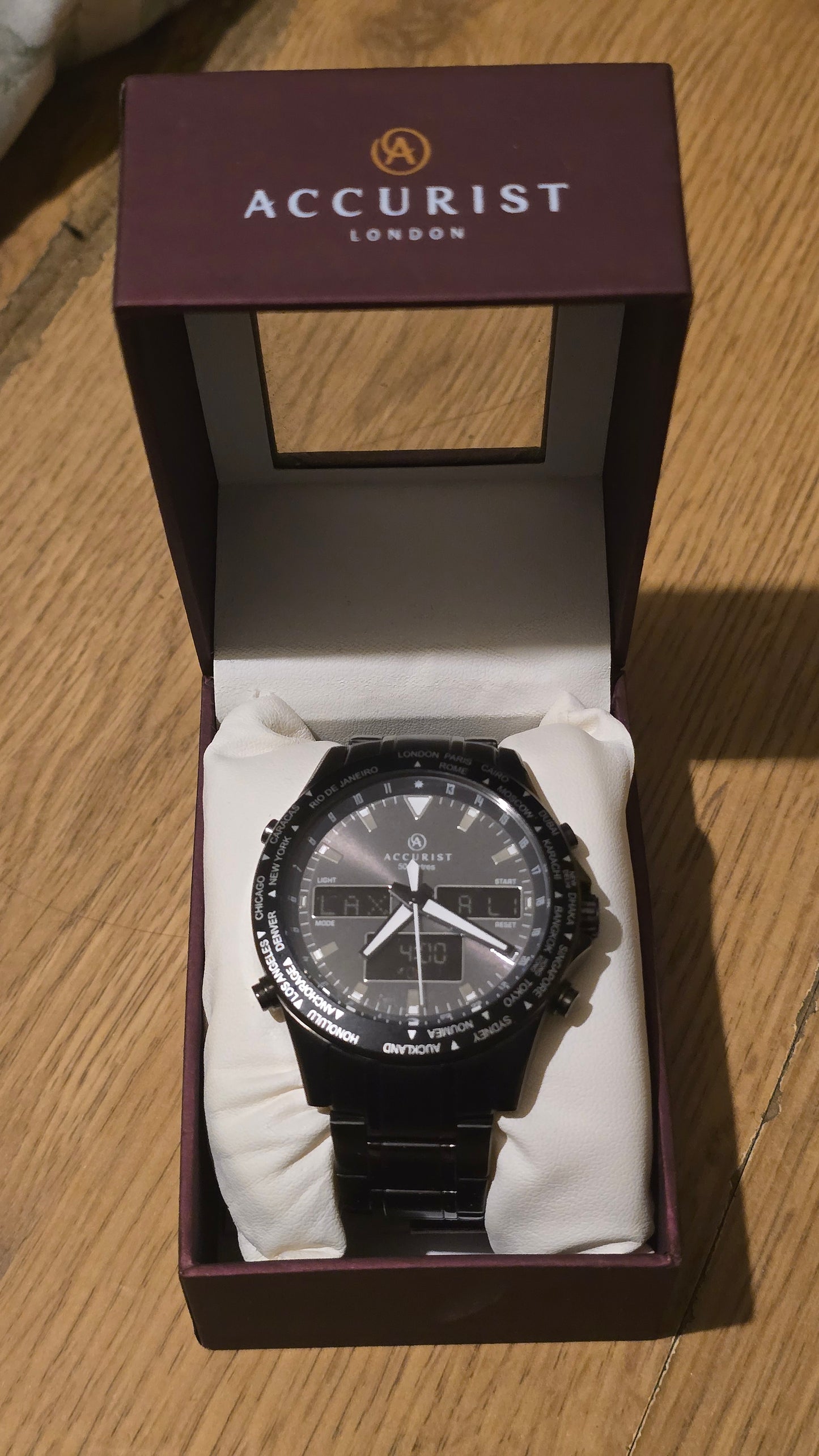 Accurist 7102 World Chronograph Quartz Watch - New - 1