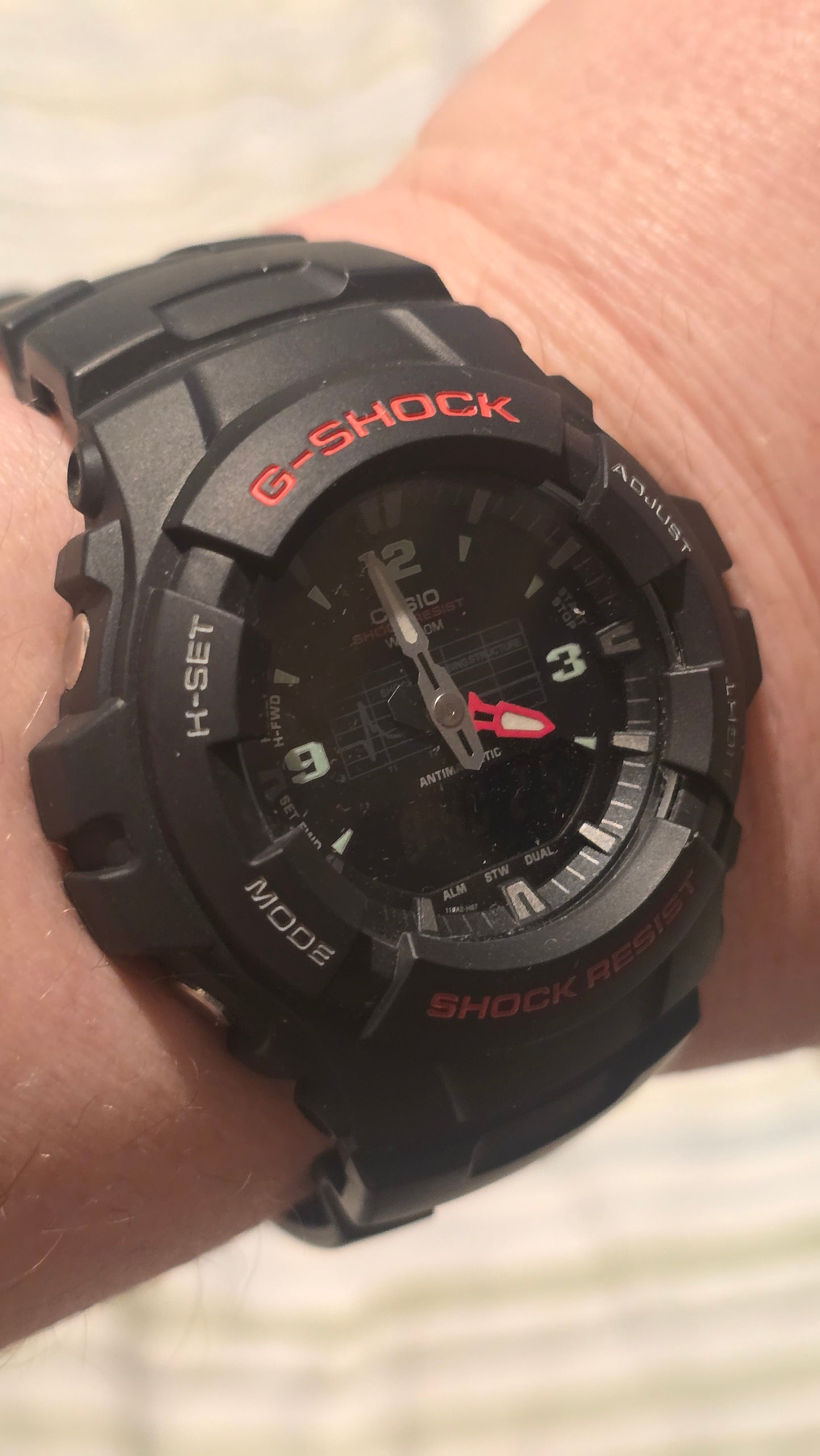 Casio G-100 G-Shock Mens Quartz Watch - Pre-owned