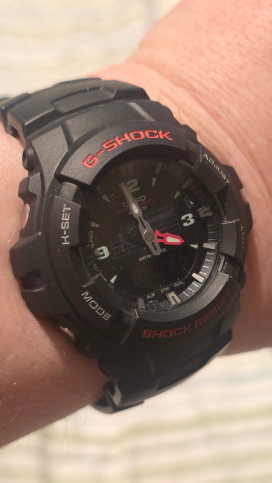 Casio G-100 G-Shock Mens Quartz Watch - Pre-owned - 1