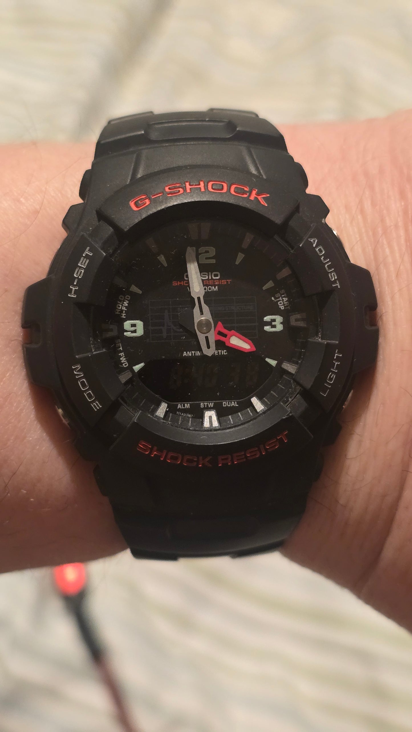 Casio G-100 G-Shock Mens Quartz Watch - Pre-owned