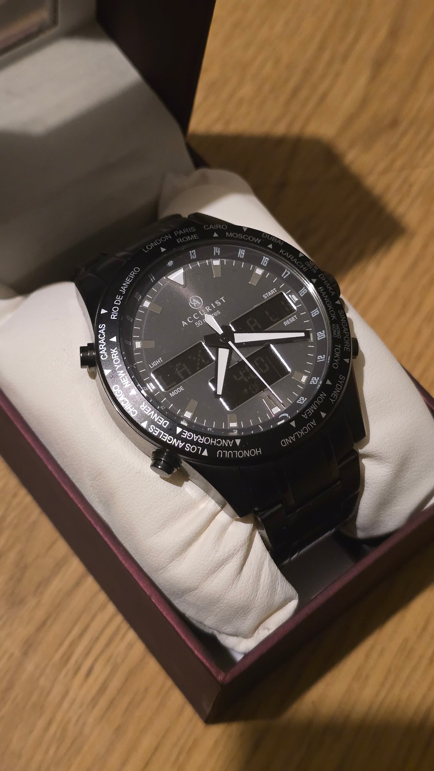 Accurist 7102 World Chronograph Quartz Watch - New - 1