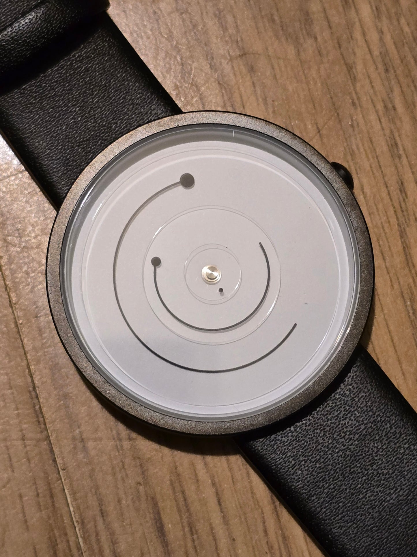 Minimalist Unisex Quartz Watch - New - 1